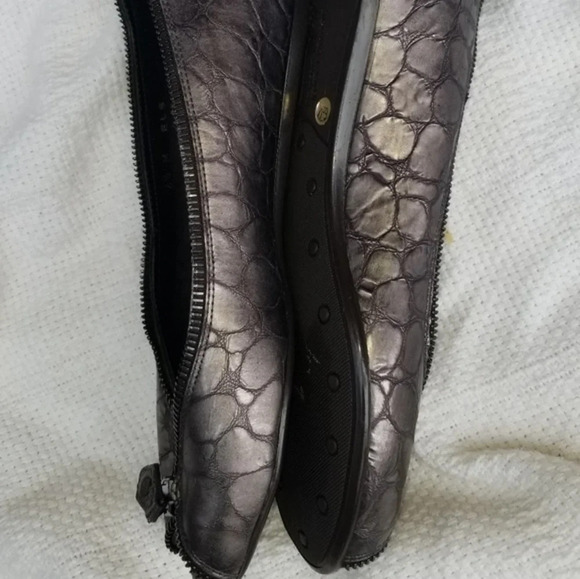 Donald‎ Pliner Pewter zip flats 6.5 NWT - Picture 3 of 9
